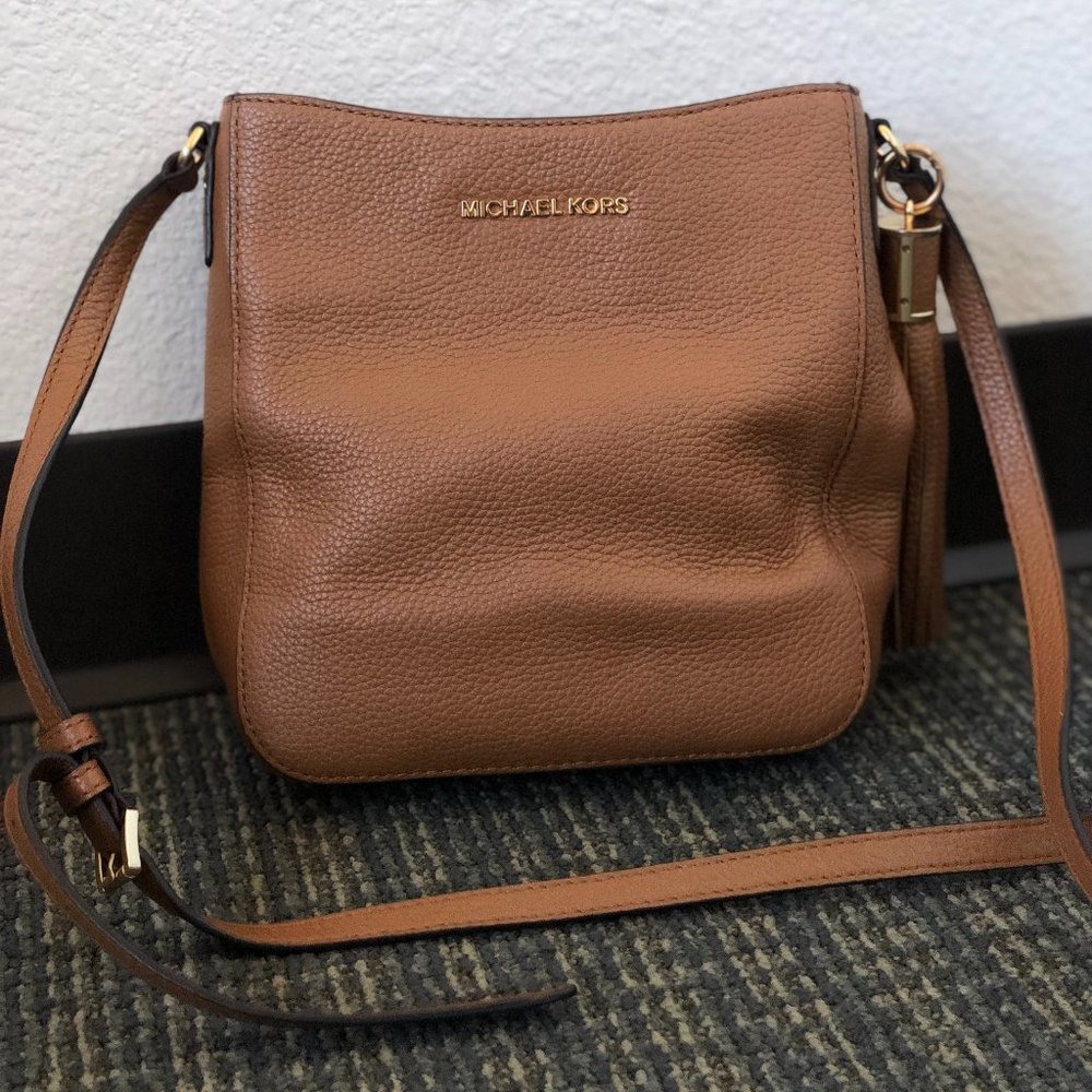 Michael Kors Jet Set Travel Large Saffiano Leather Messenger Bag